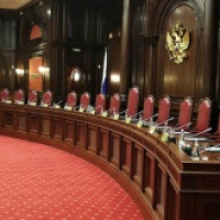 Юристы оспаривают в КС право судов на ограничение гонораров